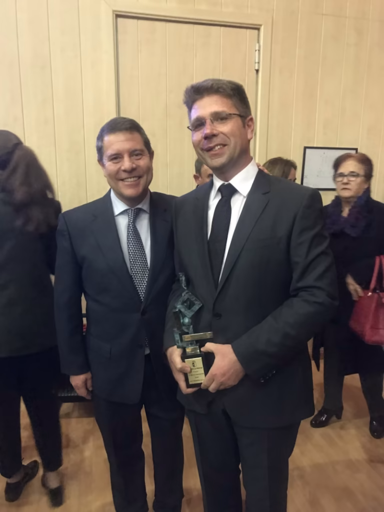 Emiliano García-Page, presidente de Castilla-La Mancha, e Ignacio Garrido Ceca, director de Adix